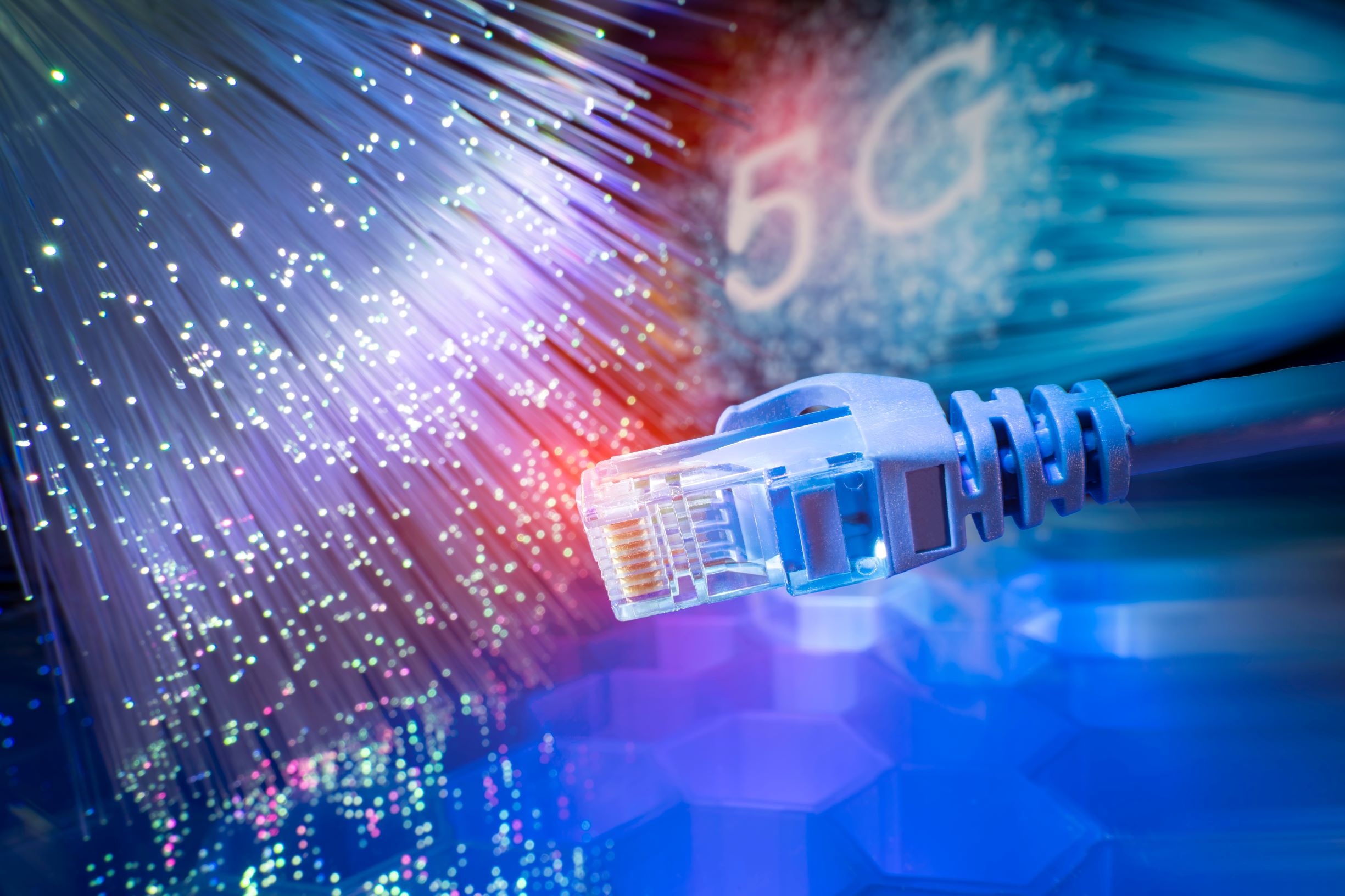 مقایسه فیبر نوری و اینترنت 5G